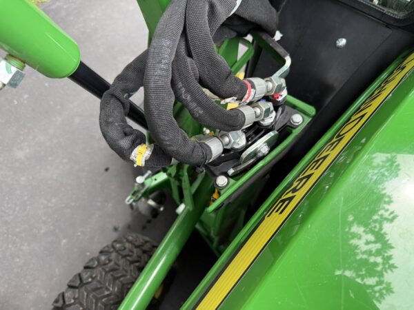 2022 John Deere 1025R Tractor Cab Loader Mower - Image 23