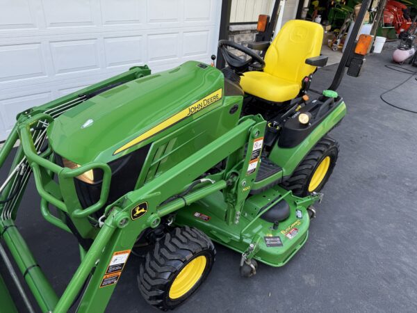 2016 John Deere 1025R Tractor Loader Mower - Image 7
