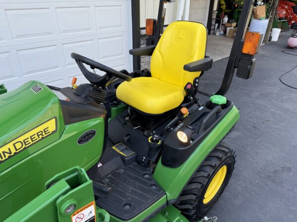2016 John Deere 1025R Tractor Loader Mower - Image 8
