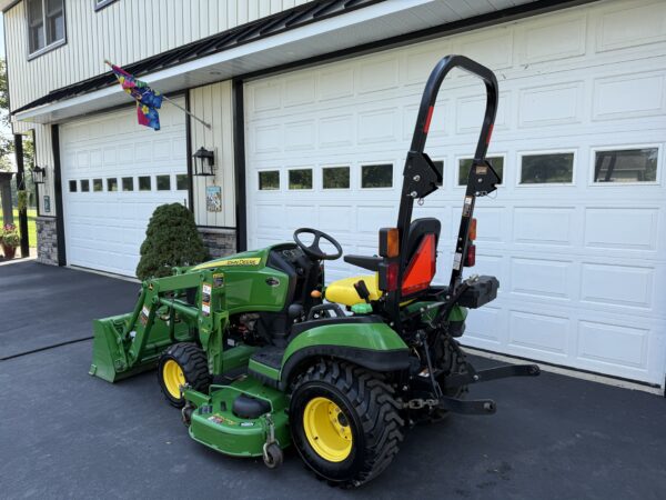 2016 John Deere 1025R Tractor Loader Mower - Image 10