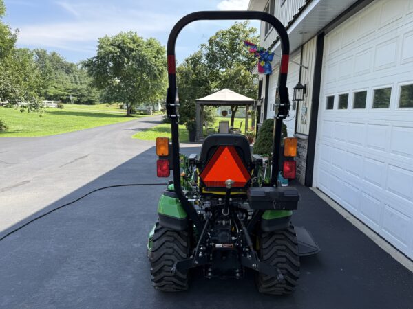 2016 John Deere 1025R Tractor Loader Mower - Image 11