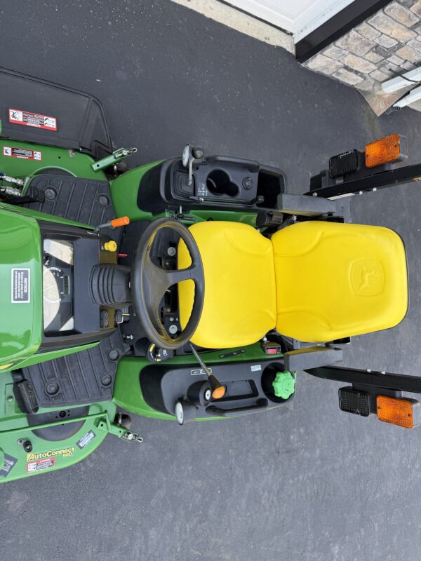 2016 John Deere 1025R Tractor Loader Mower - Image 16
