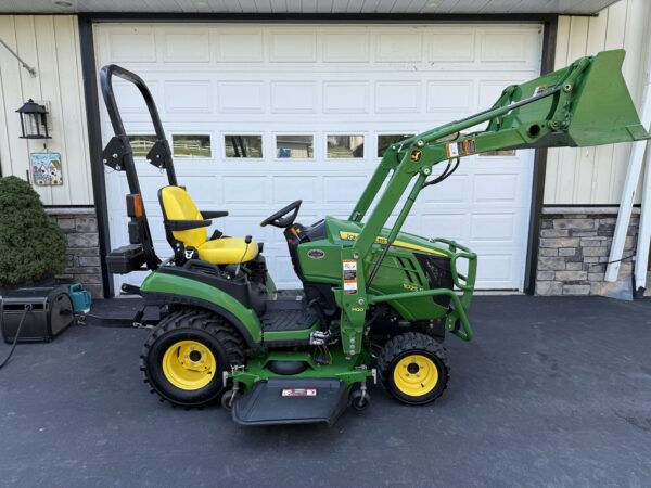 2016 John Deere 1025R Tractor Loader Mower - Image 17