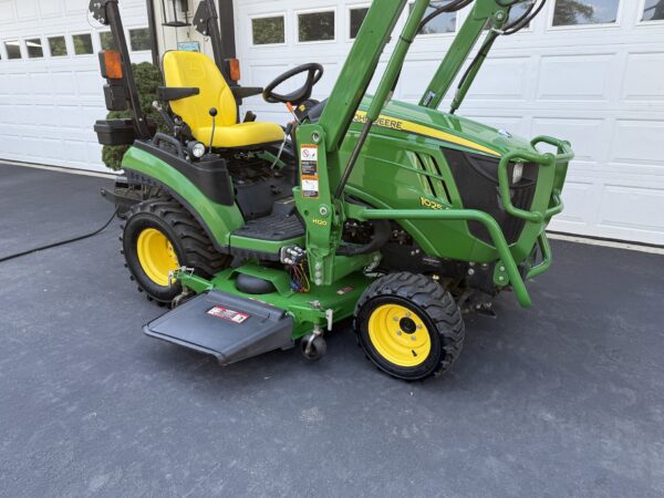 2016 John Deere 1025R Tractor Loader Mower - Image 19