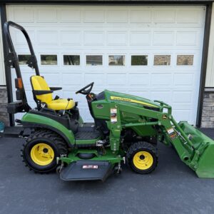 2016 John Deere 1025R Tractor Loader Mower