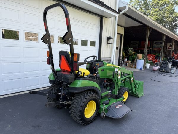 2016 John Deere 1025R Tractor Loader Mower - Image 23