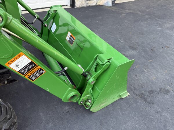 2016 John Deere 1025R Tractor Loader Mower - Image 25
