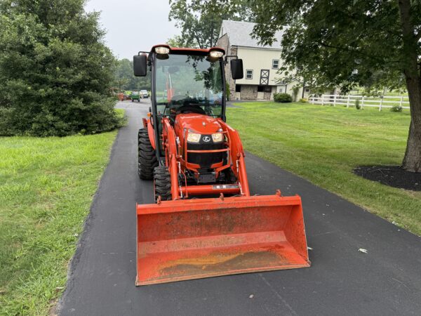 2018 Kubota B2650 Tractor Loader Backhoe Factory Cab - Image 4