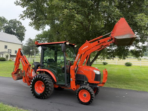 2018 Kubota B2650 Tractor Loader Backhoe Factory Cab - Image 11