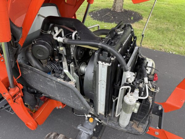 2018 Kubota B2650 Tractor Loader Backhoe Factory Cab - Image 13