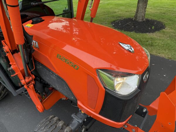 2018 Kubota B2650 Tractor Loader Backhoe Factory Cab - Image 16