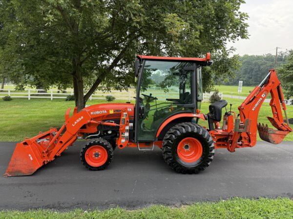 2018 Kubota B2650 Tractor Loader Backhoe Factory Cab - Image 20