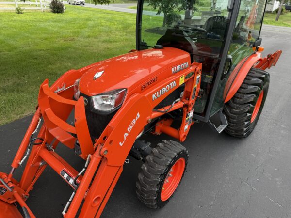 2018 Kubota B2650 Tractor Loader Backhoe Factory Cab - Image 23