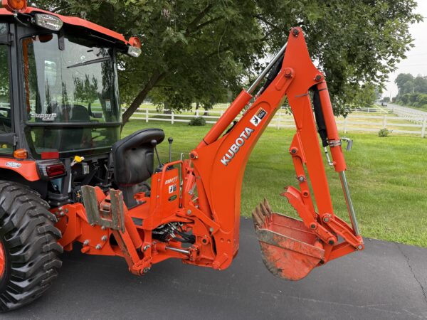2018 Kubota B2650 Tractor Loader Backhoe Factory Cab - Image 25