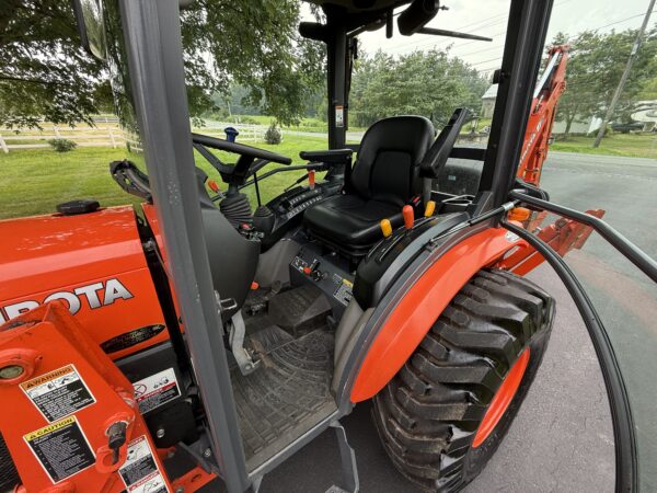2018 Kubota B2650 Tractor Loader Backhoe Factory Cab - Image 27
