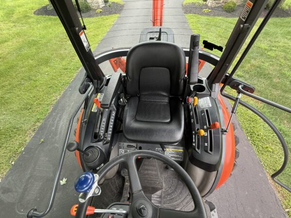 2018 Kubota B2650 Tractor Loader Backhoe Factory Cab - Image 28