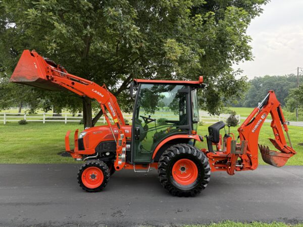 2018 Kubota B2650 Tractor Loader Backhoe Factory Cab - Image 29
