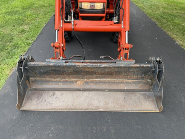 2003 Kubota Grand L5030 Tractor Cab Loader - Image 11