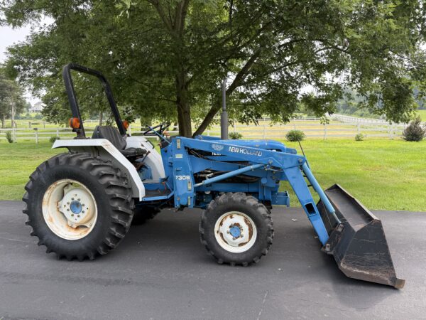 1998 New Holland 1920 Tractor Loader - Image 2