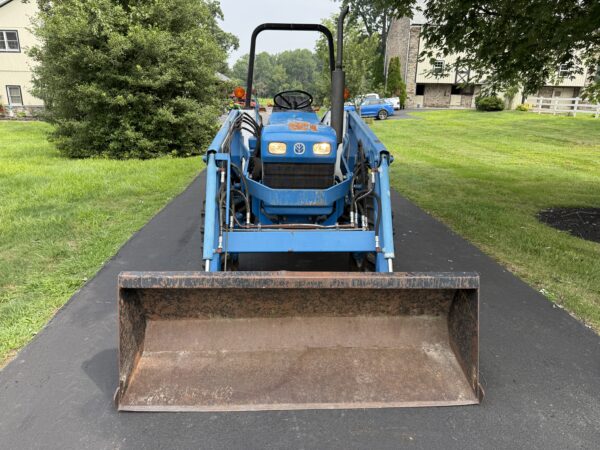 1998 New Holland 1920 Tractor Loader - Image 11