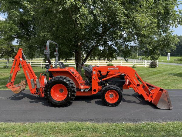 2010 Kubota L3700SU Tractor Loader Backhoe