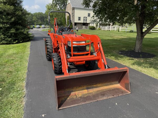 2010 Kubota L3700SU Tractor Loader Backhoe - Image 4