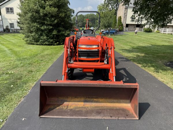 2010 Kubota L3700SU Tractor Loader Backhoe - Image 5
