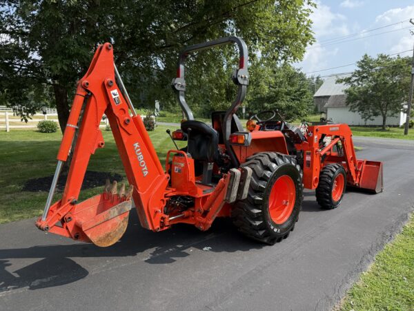 2010 Kubota L3700SU Tractor Loader Backhoe - Image 10