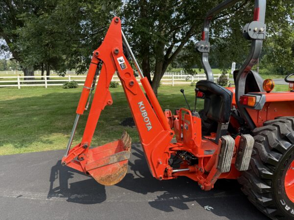 2010 Kubota L3700SU Tractor Loader Backhoe - Image 11