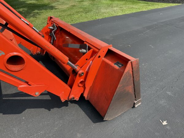 2010 Kubota L3700SU Tractor Loader Backhoe - Image 12