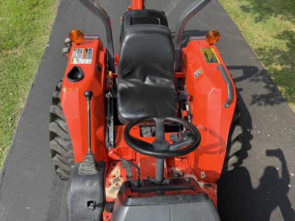 2010 Kubota L3700SU Tractor Loader Backhoe - Image 13