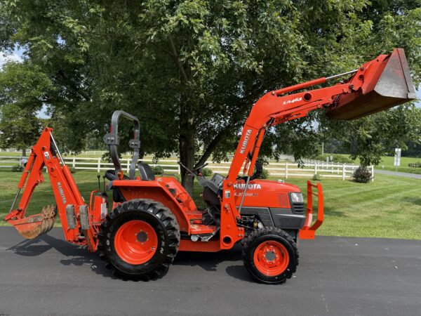 2010 Kubota L3700SU Tractor Loader Backhoe - Image 14
