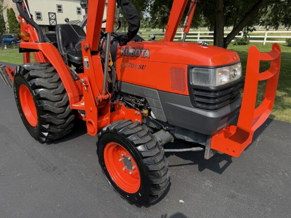 2010 Kubota L3700SU Tractor Loader Backhoe - Image 16