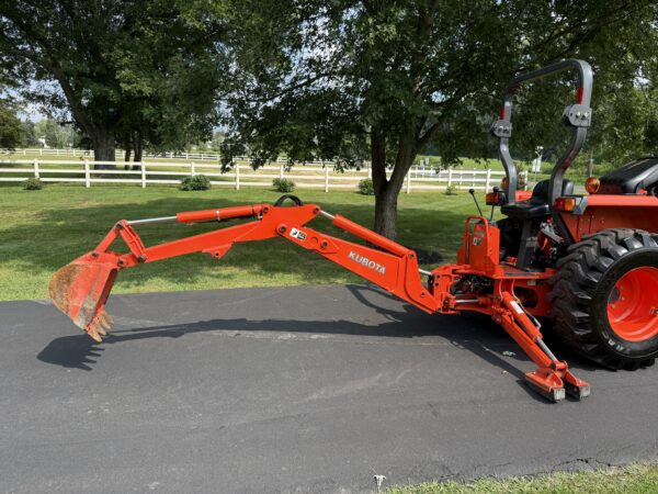 2010 Kubota L3700SU Tractor Loader Backhoe - Image 17