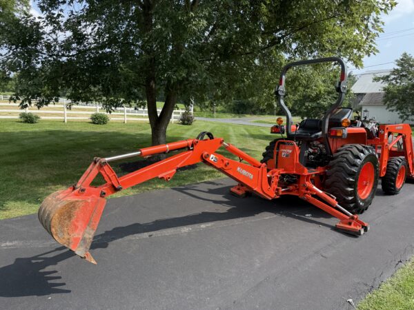 2010 Kubota L3700SU Tractor Loader Backhoe - Image 18