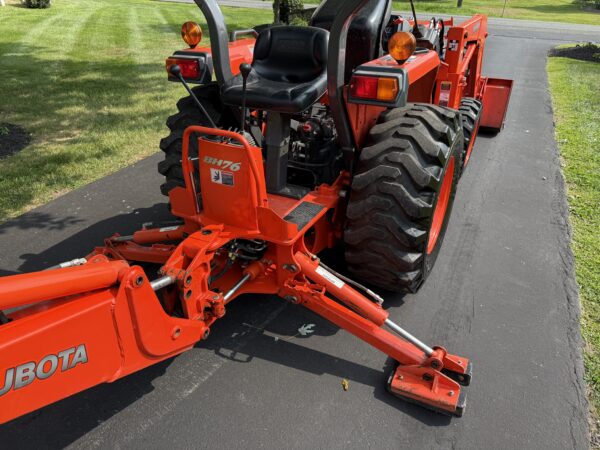 2010 Kubota L3700SU Tractor Loader Backhoe - Image 19