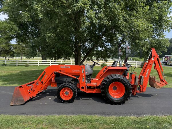 2010 Kubota L3700SU Tractor Loader Backhoe - Image 20