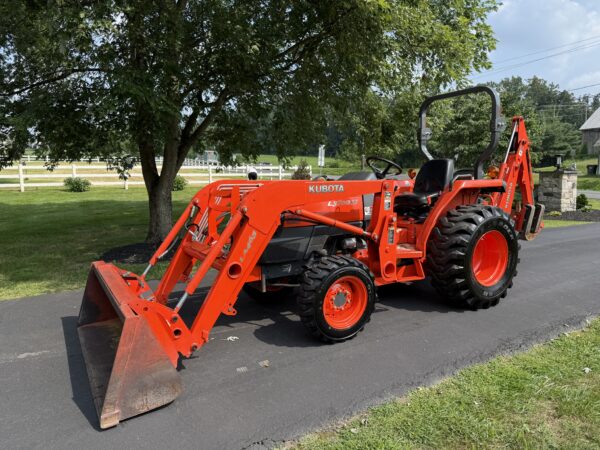 2010 Kubota L3700SU Tractor Loader Backhoe - Image 21