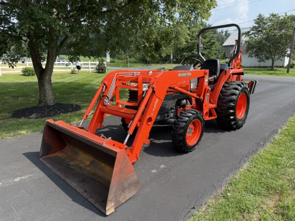 2010 Kubota L3700SU Tractor Loader Backhoe - Image 22