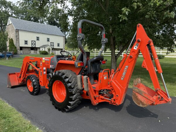 2010 Kubota L3700SU Tractor Loader Backhoe - Image 24