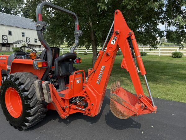 2010 Kubota L3700SU Tractor Loader Backhoe - Image 25