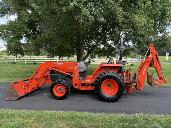 2010 Kubota L3700SU Tractor Loader Backhoe - Image 26