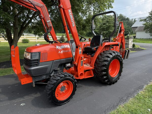 2010 Kubota L3700SU Tractor Loader Backhoe - Image 29