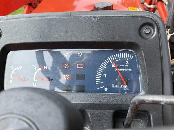 2010 Kubota L3700SU Tractor Loader Backhoe - Image 32