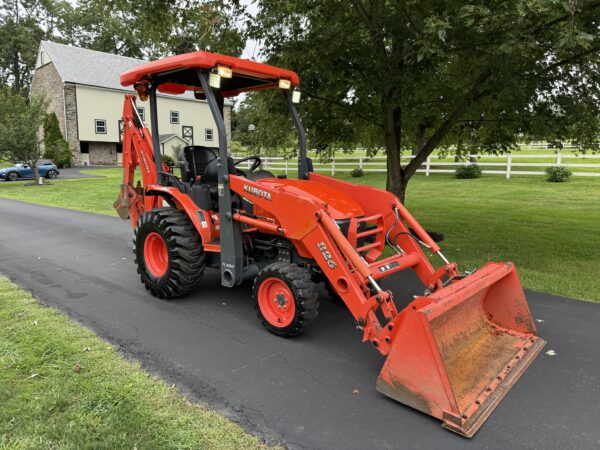 2020 Kubota B26 Tractor Loader Backhoe - Image 4