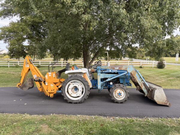 1981 Ford 1300 Tractor Loader Backhoe