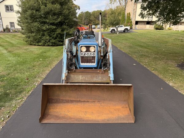 1981 Ford 1300 Tractor Loader Backhoe - Image 5