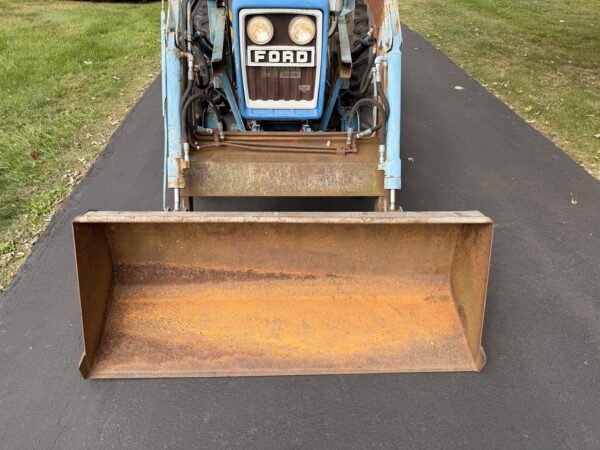 1981 Ford 1300 Tractor Loader Backhoe - Image 6