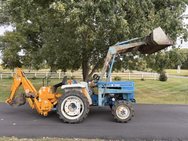 1981 Ford 1300 Tractor Loader Backhoe - Image 12
