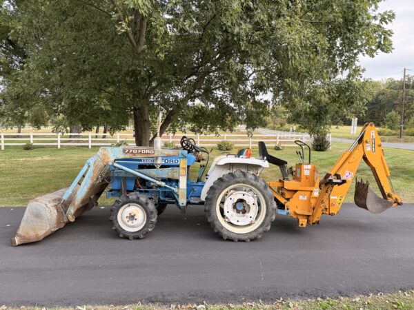 1981 Ford 1300 Tractor Loader Backhoe - Image 16